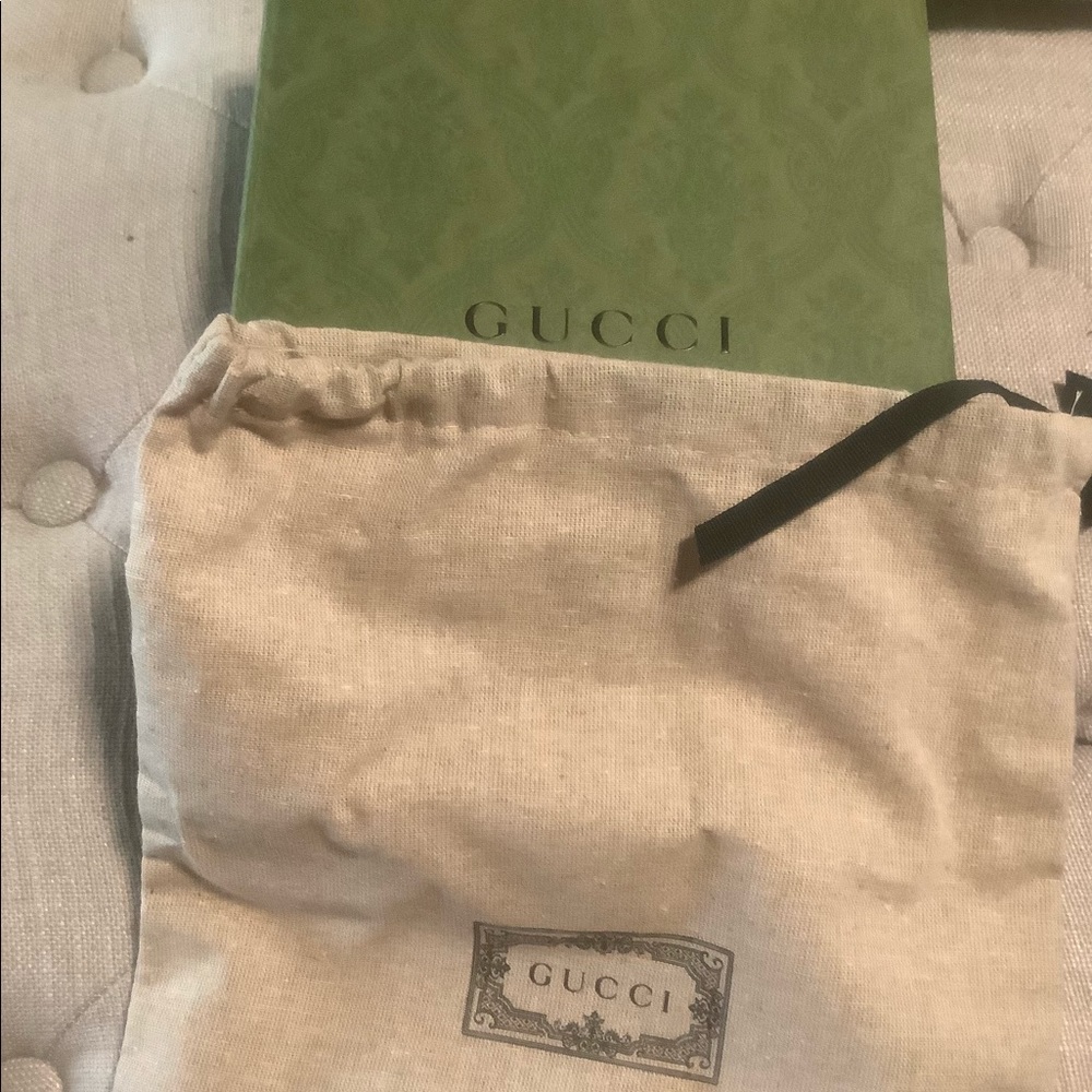 Gucci Dust Cover and Box New for Belt or small bag.